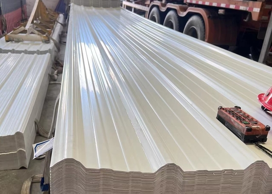 Chống chịu thời tiết tốt Tấm lợp nhựa Pvc có chiều rộng 930mm Hình dạng hình thang